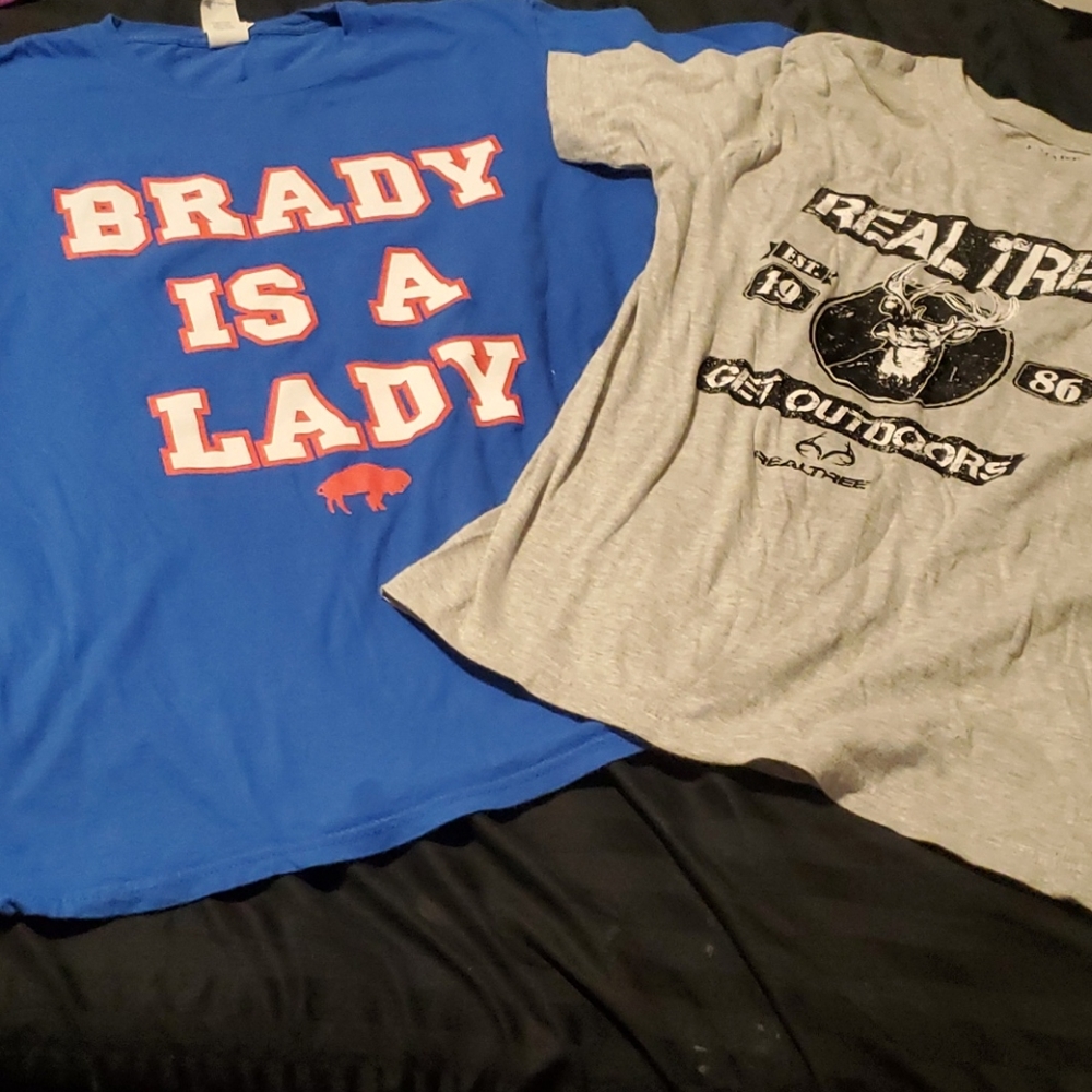 🛍BOGO 2 women's large tees 👕 blue and grey